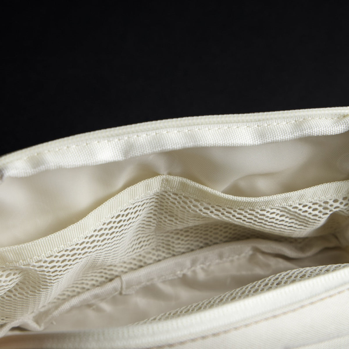 1.5L Crossbody Pack Vanilla - Image 8