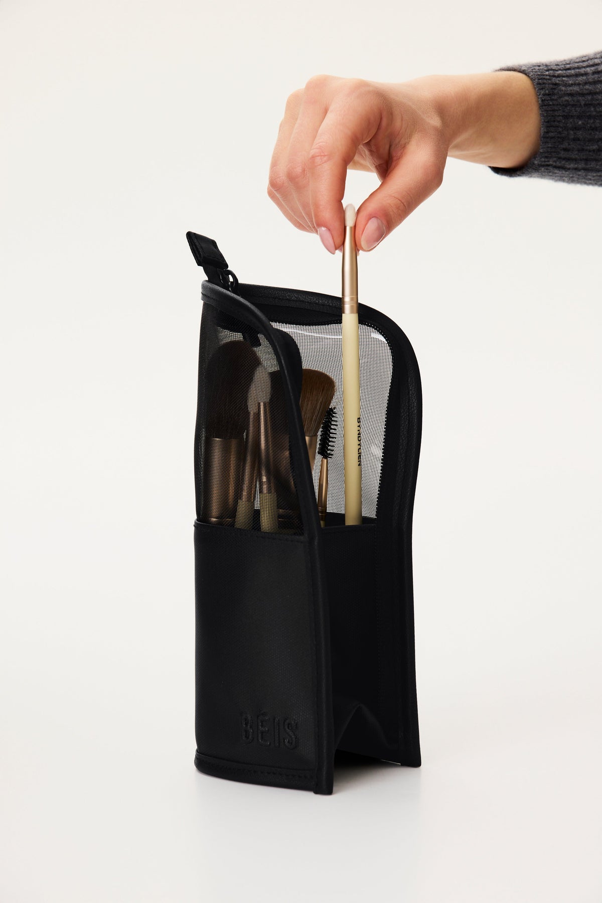 Resale The Makeup Brush Pouch in Black - Image 5
