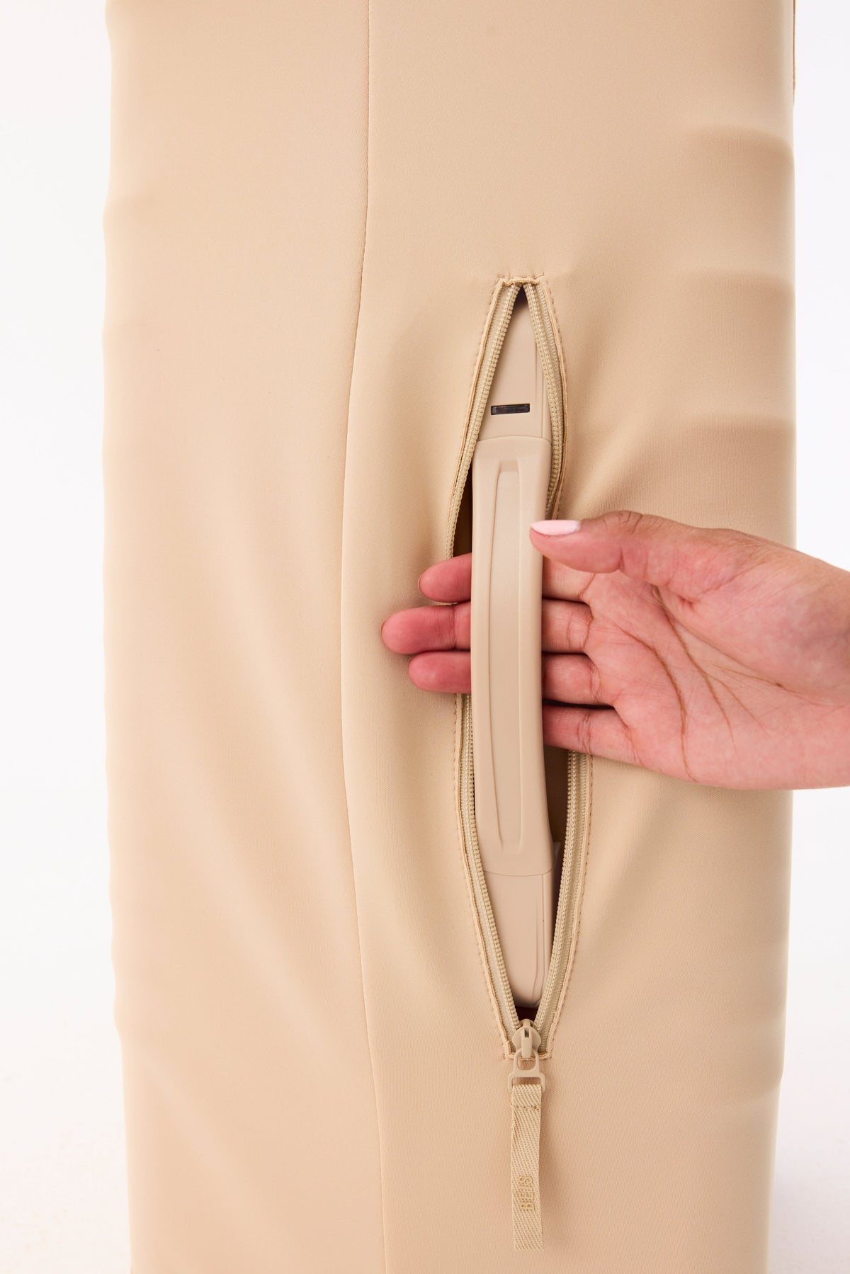 Resale The Large Check-In Luggage Cover in Beige - Image 6