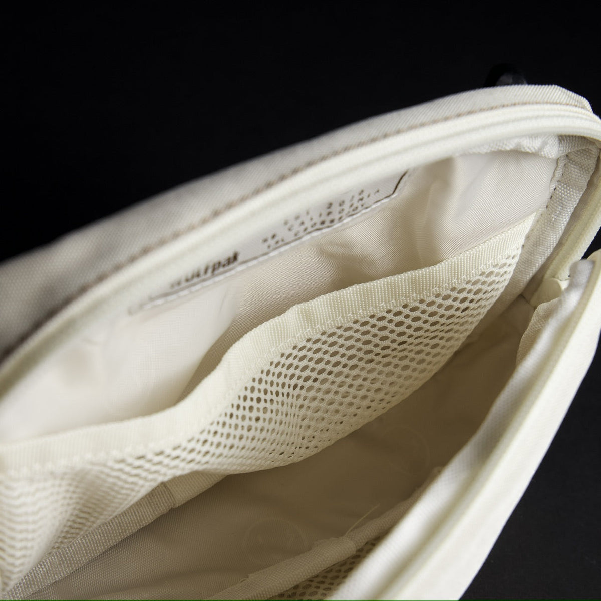 1.5L Crossbody Pack Vanilla - Image 7