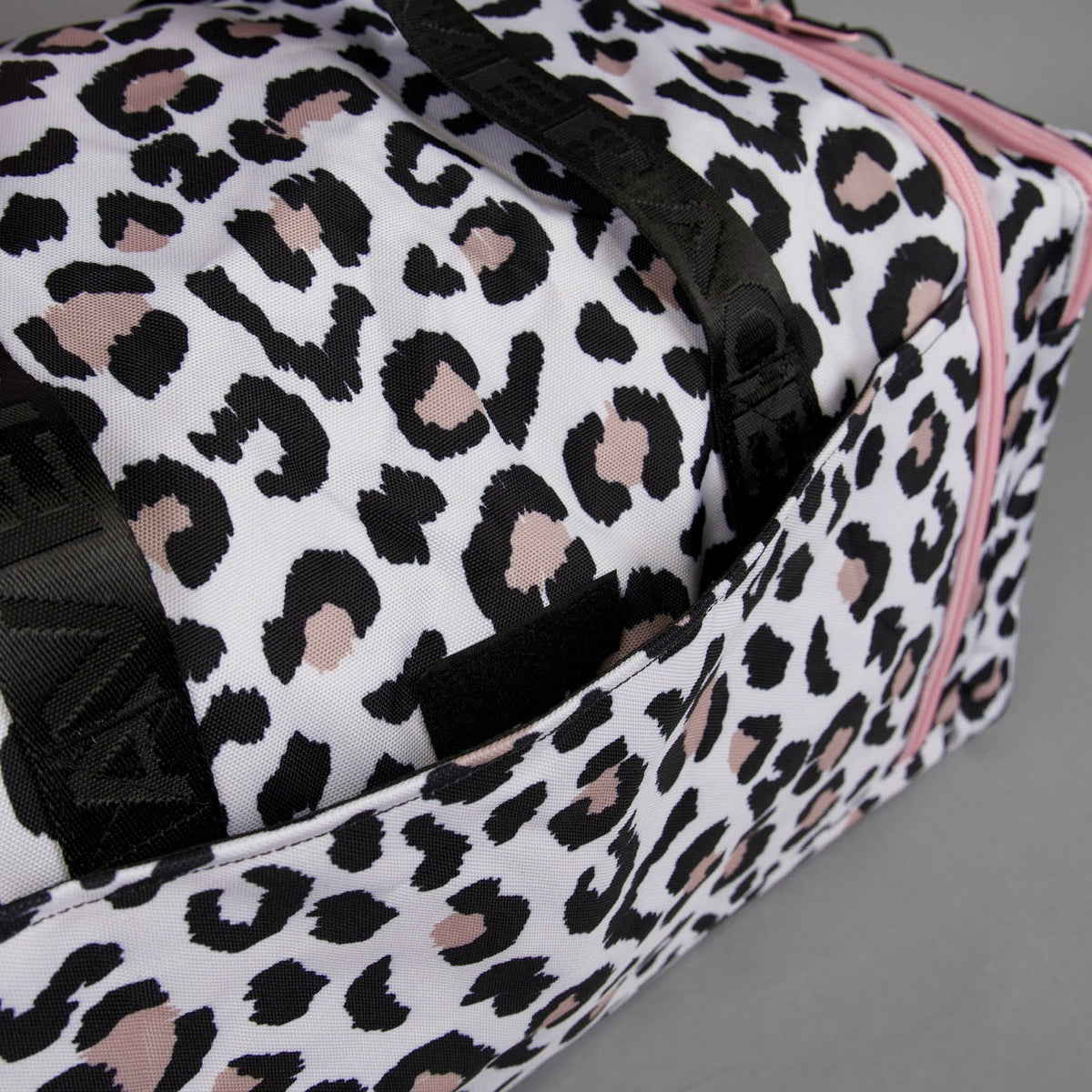40L Ultimate Duffle Bag Leopard Pink Zip - Image 14