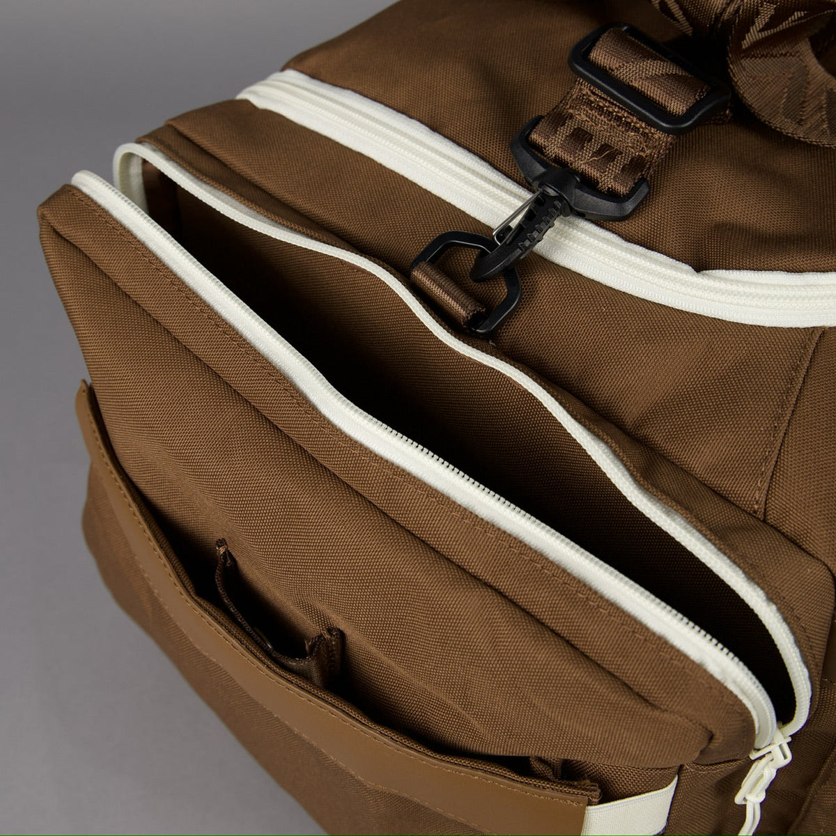 40L Ultimate Duffle Bag Cocoa (SALE) - Image 15