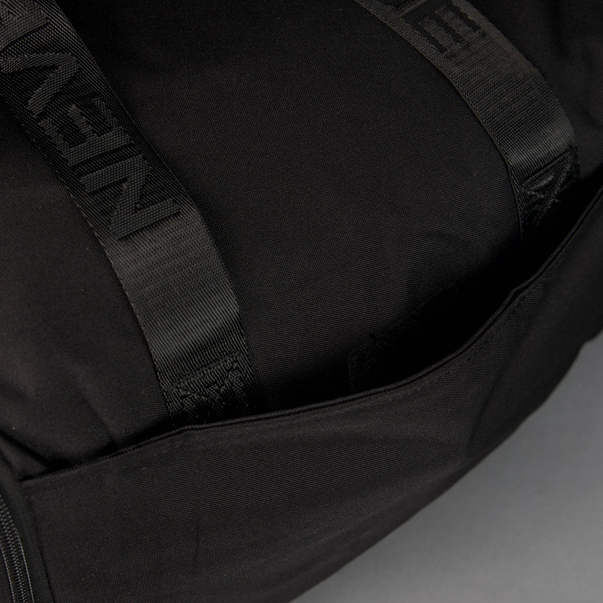 30L Perfect Duffle Bag Part 1: The Rise - Image 15
