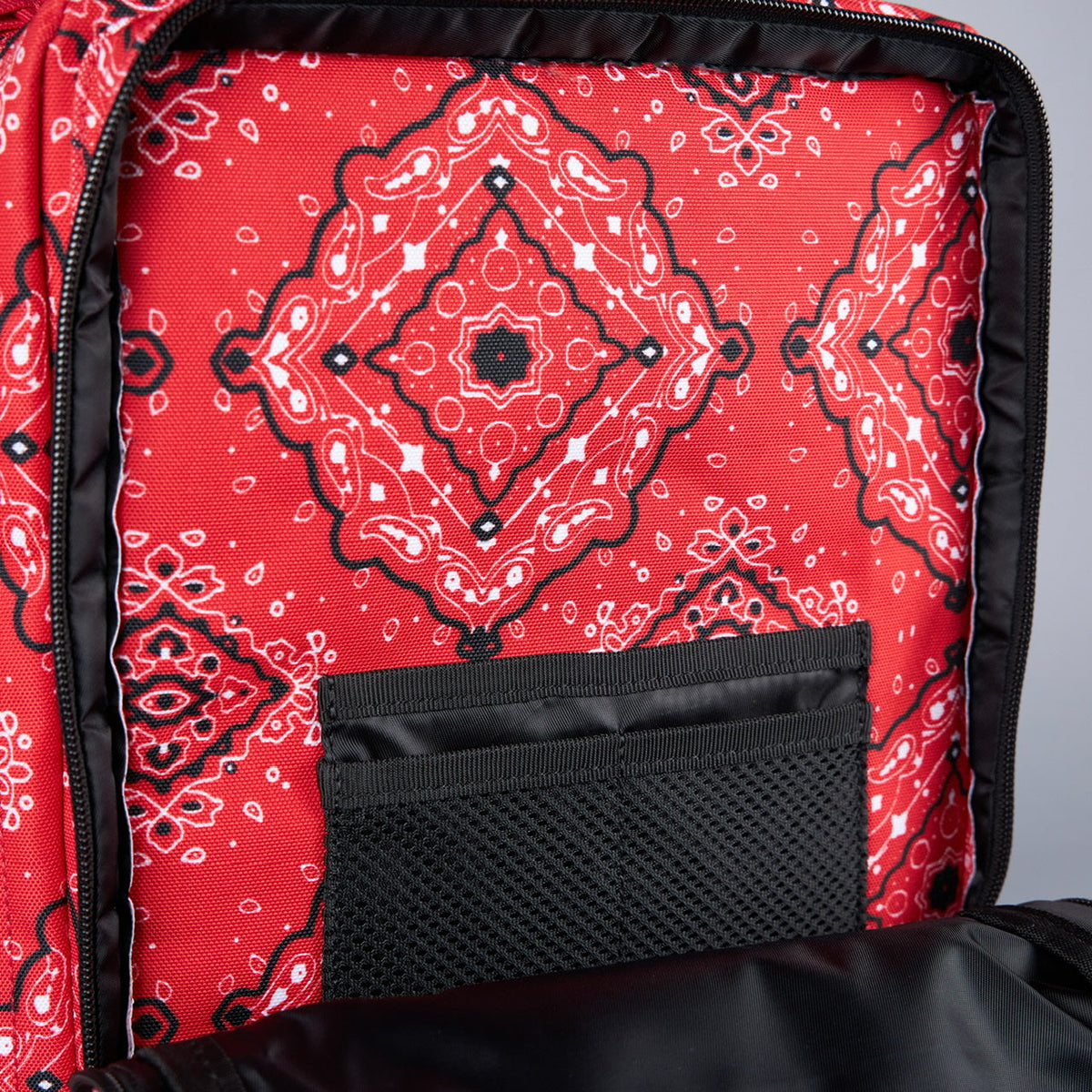 25L Backpack Red Bandana - Image 24