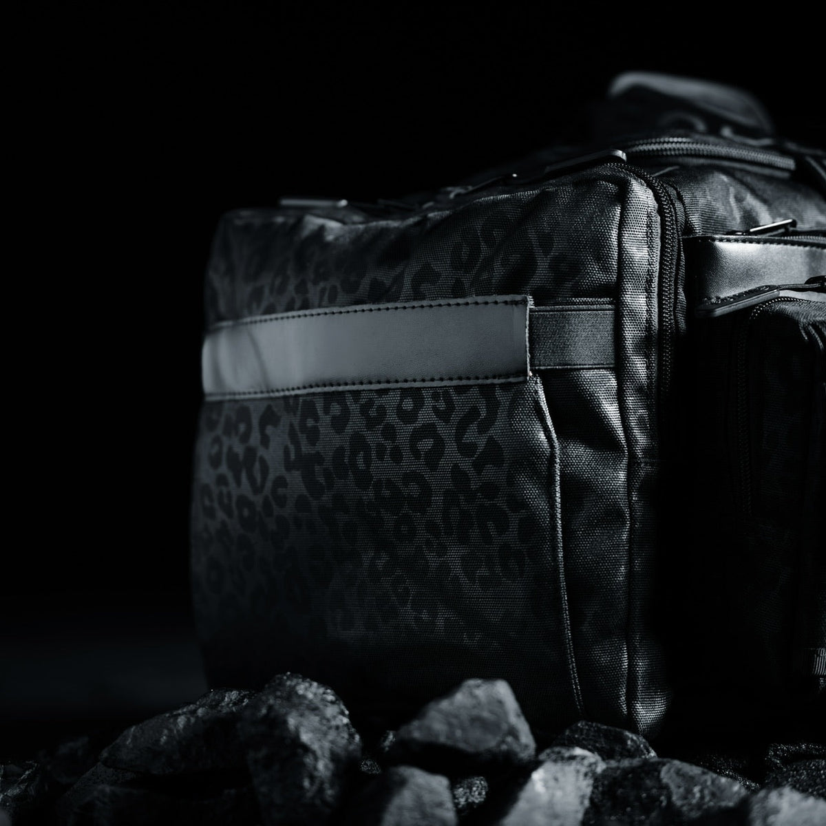 30L Perfect Duffle Bag Black Leopard - Image 7