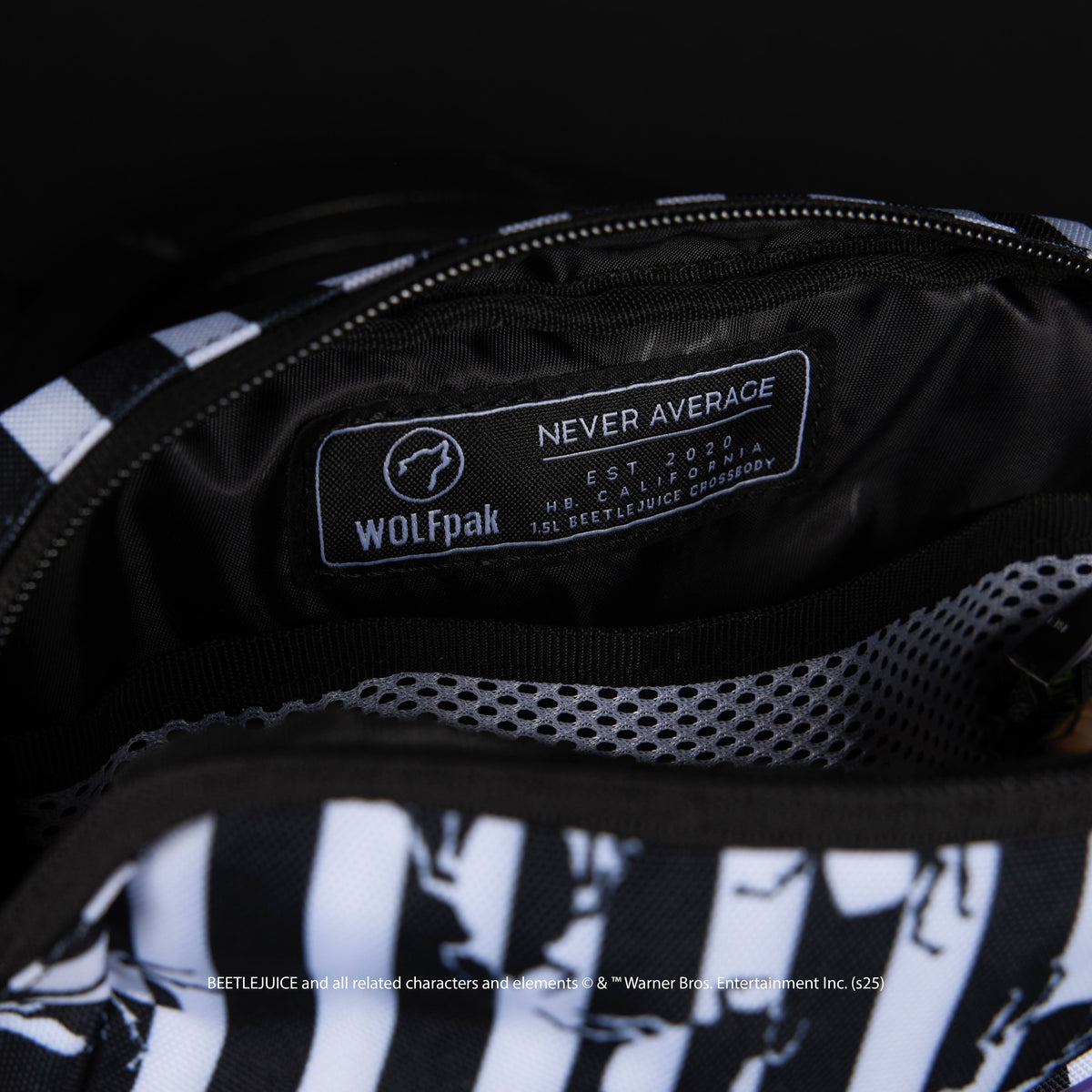 1.5L Crossbody Pack Beetlejuice - Image 6
