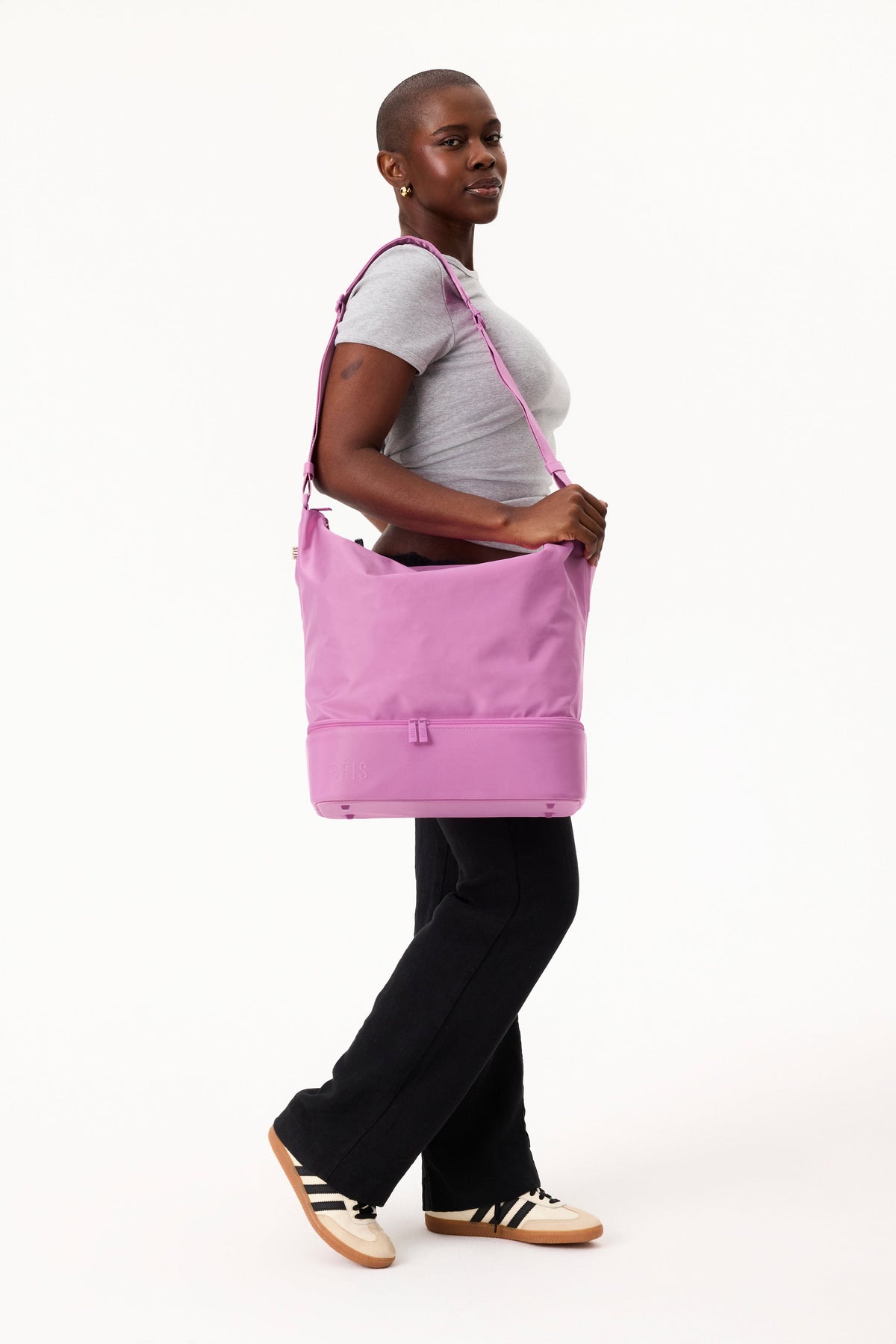 Resale The Crescent Weekender in Berry - Image 4