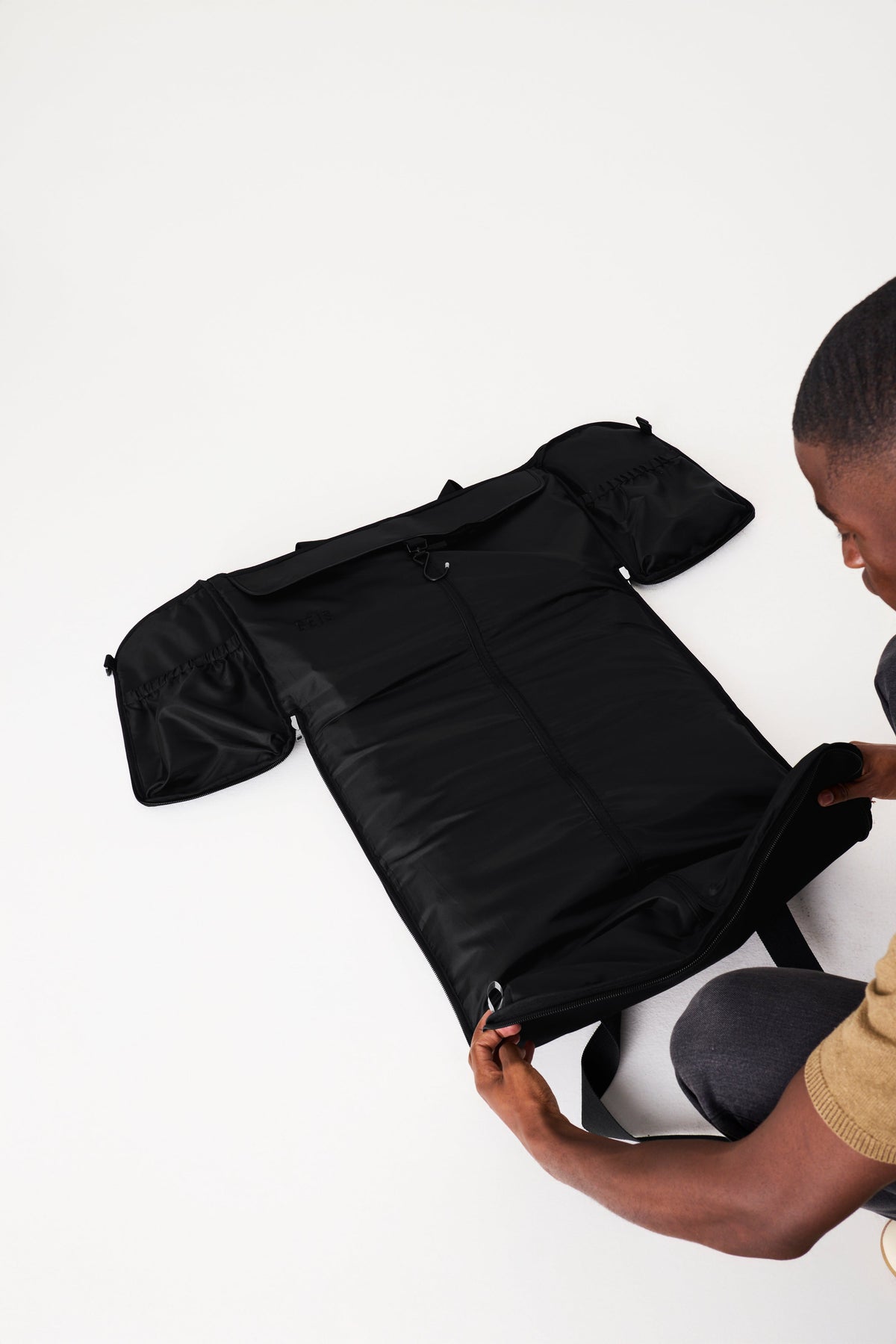 Resale The Garment Duffle Bag in Black - Image 8