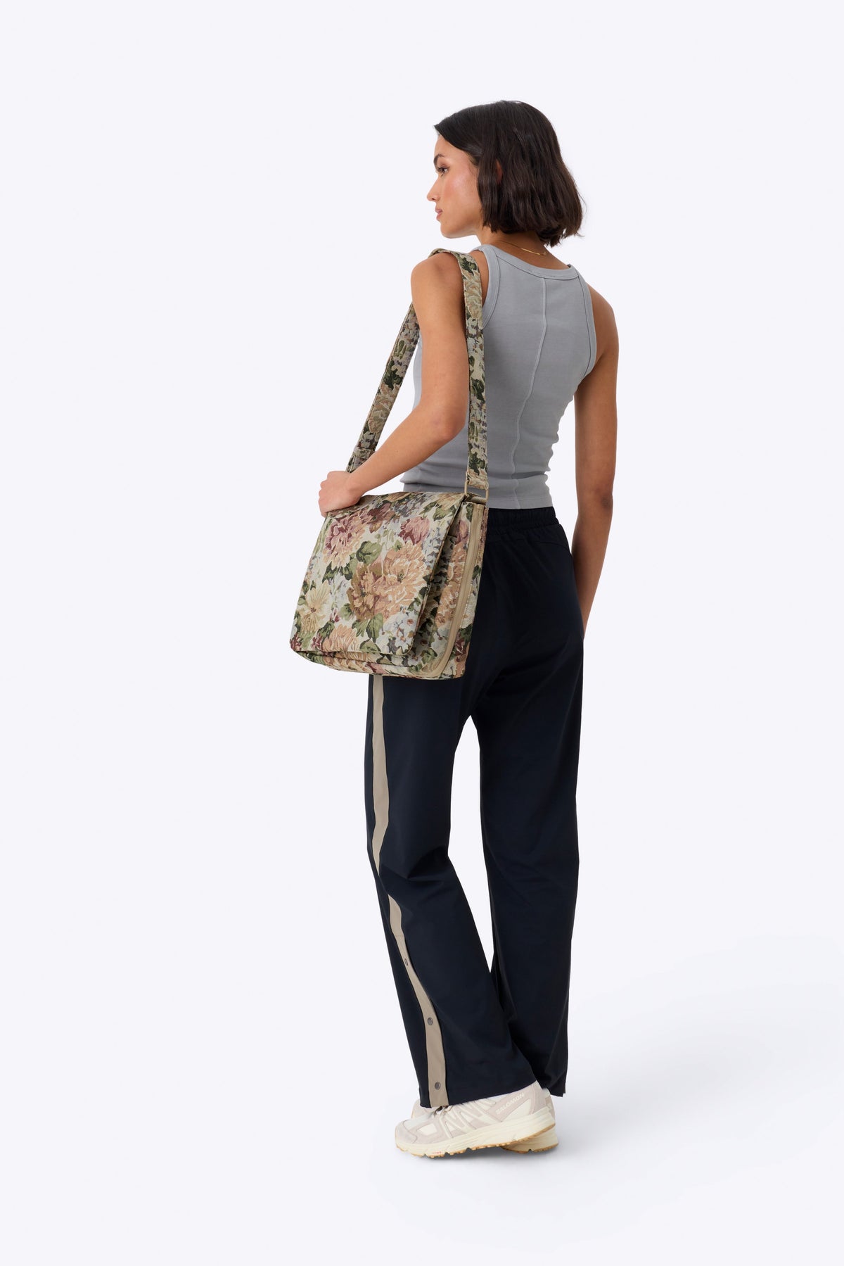 The Expandable Messenger Tote in Vintage Floral - Image 6