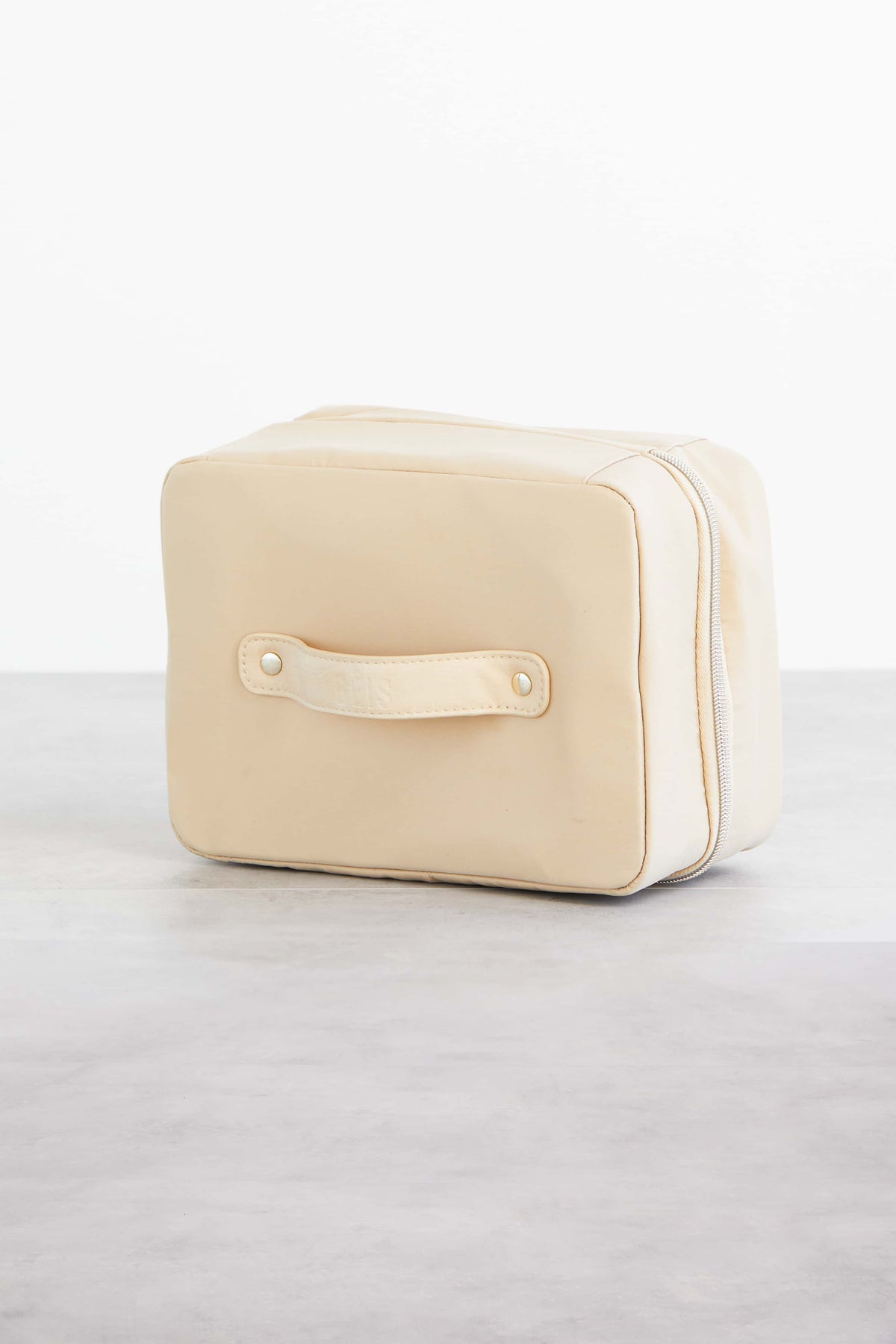 Resale The Hanging Cosmetic Case in Beige - Image 2