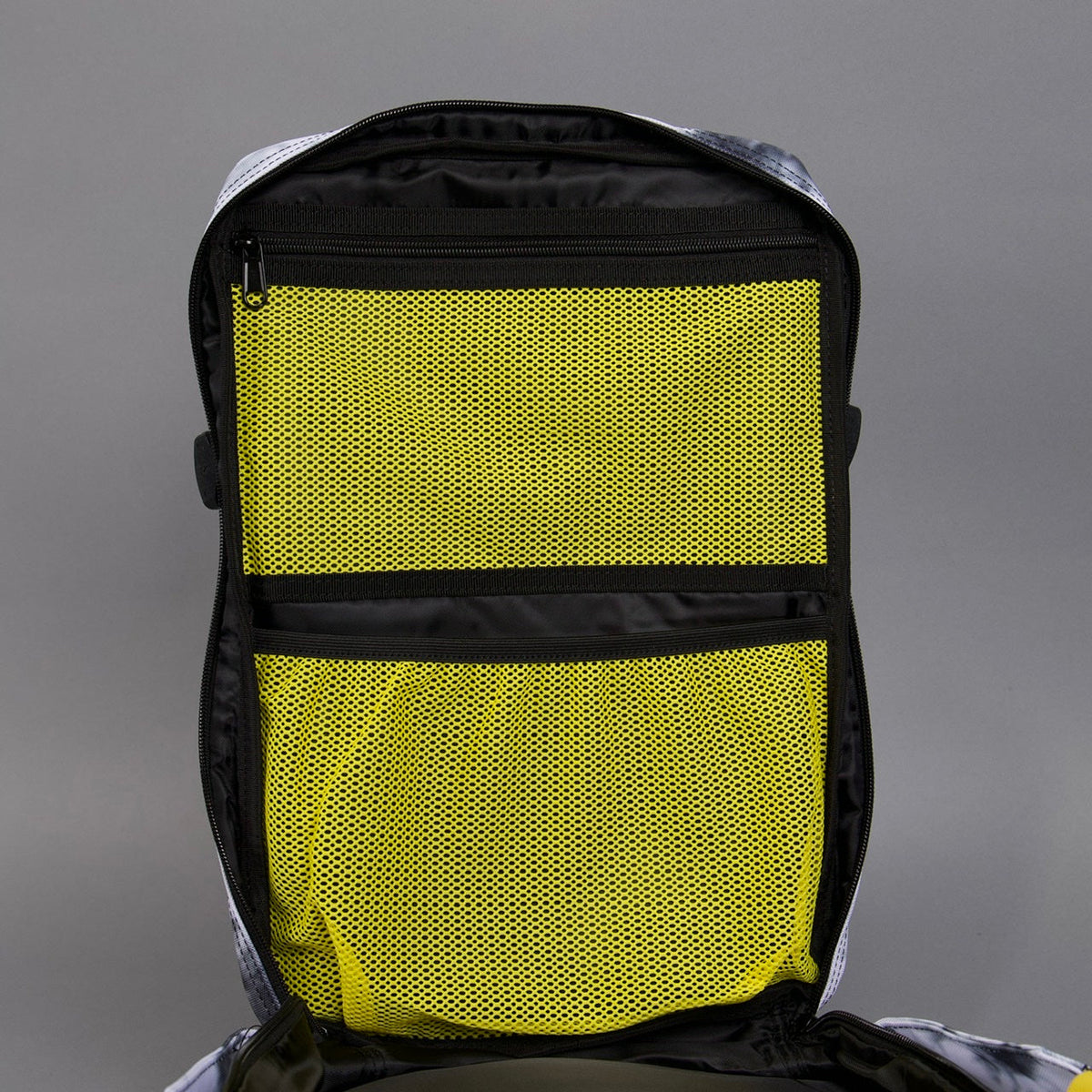25L Backpack Timber Wolf Yellow Jacket - Image 23