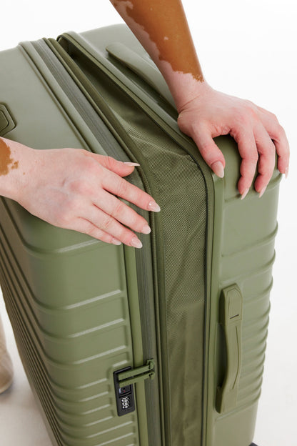 Resale The Medium Check-In Roller in Olive - Image 6