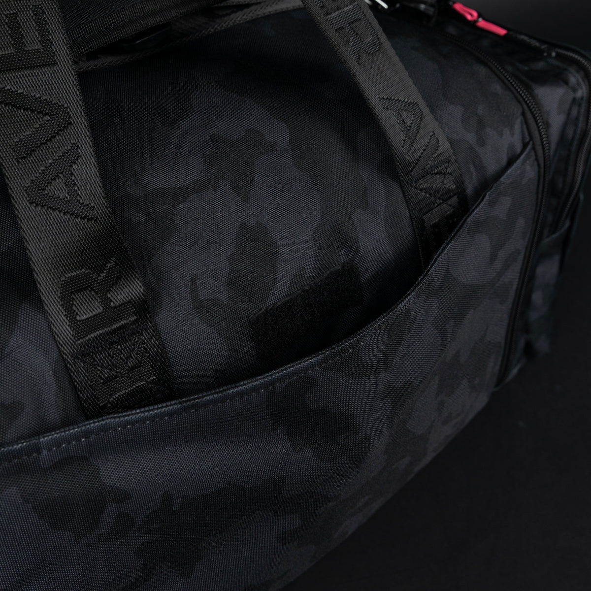 30L Perfect Duffle Bag Black Hearts - Image 18