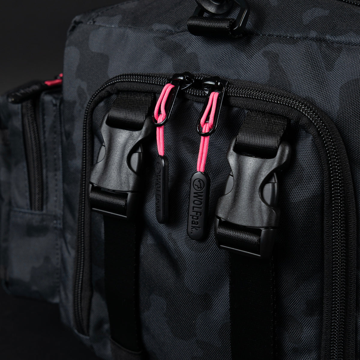 30L Perfect Duffle Bag Black Hearts - Image 19