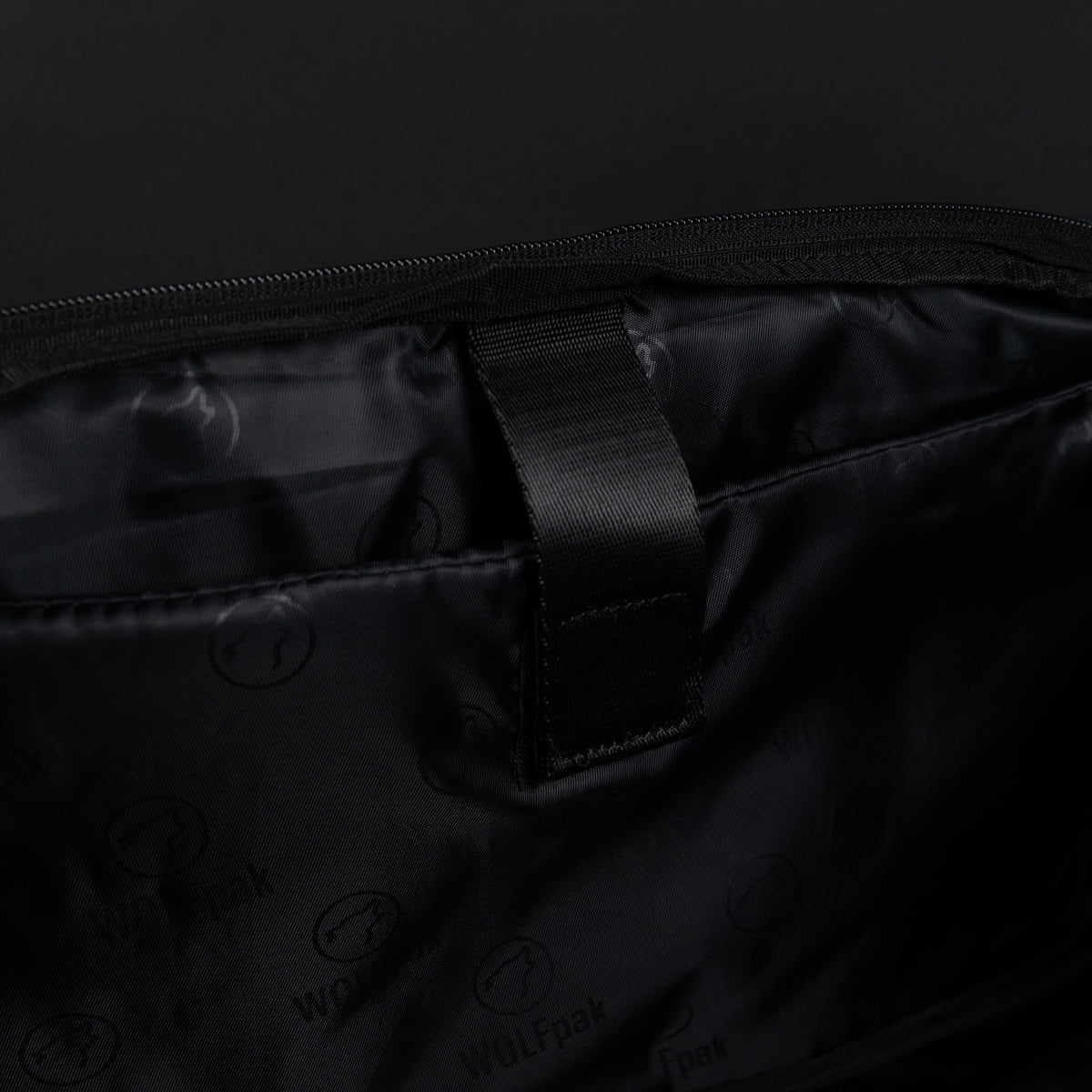 30L Perfect Duffle Bag Black Hearts - Image 21