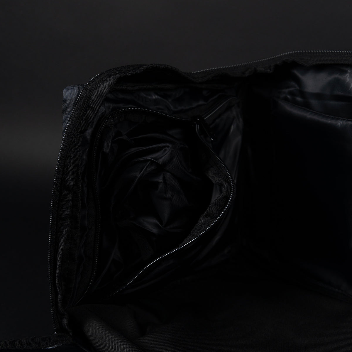 30L Perfect Duffle Bag Black Hearts - Image 20