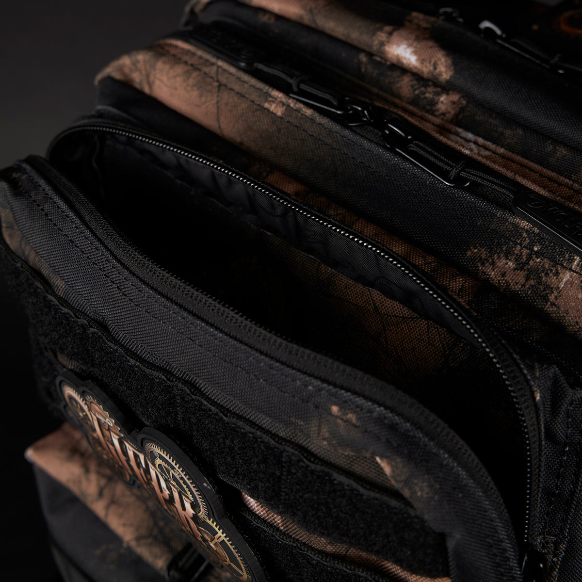 45L Backpack Black Steampunk - Image 18
