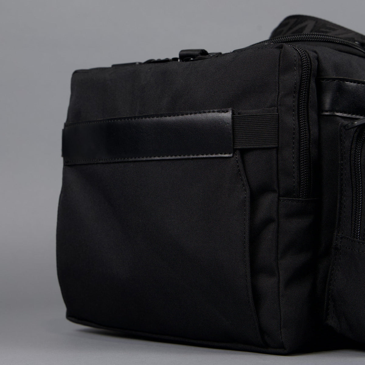 30L Perfect Duffle Bag Alpha Black - Image 16