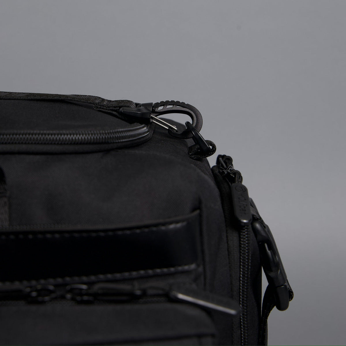 30L Perfect Duffle Bag Alpha Black - Image 25