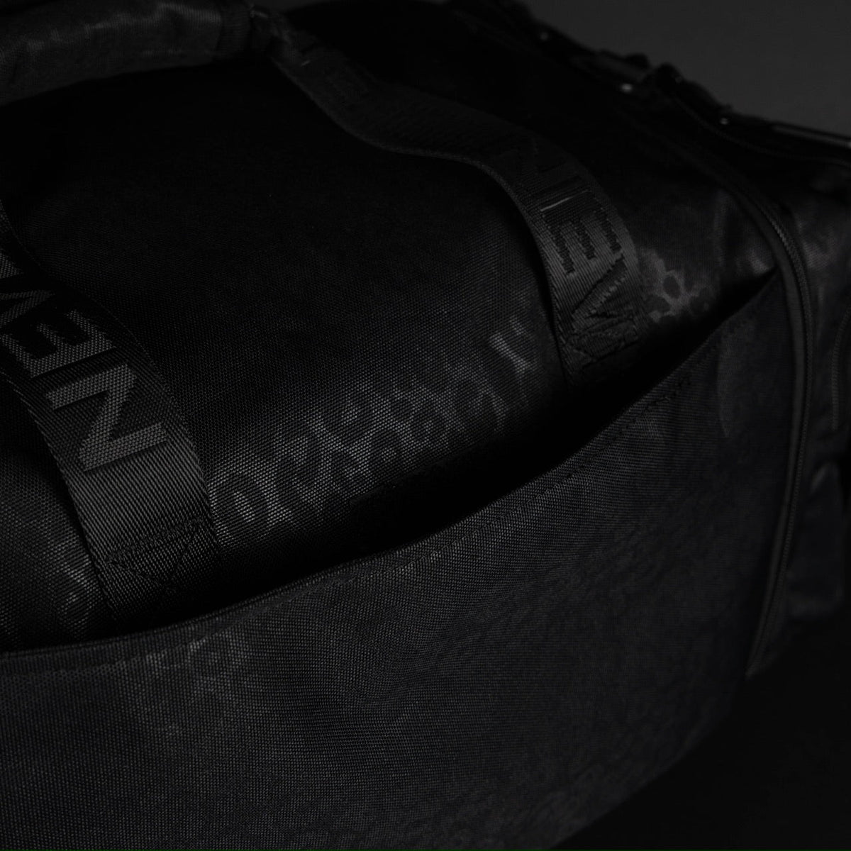 30L Perfect Duffle Bag Black Leopard - Image 22